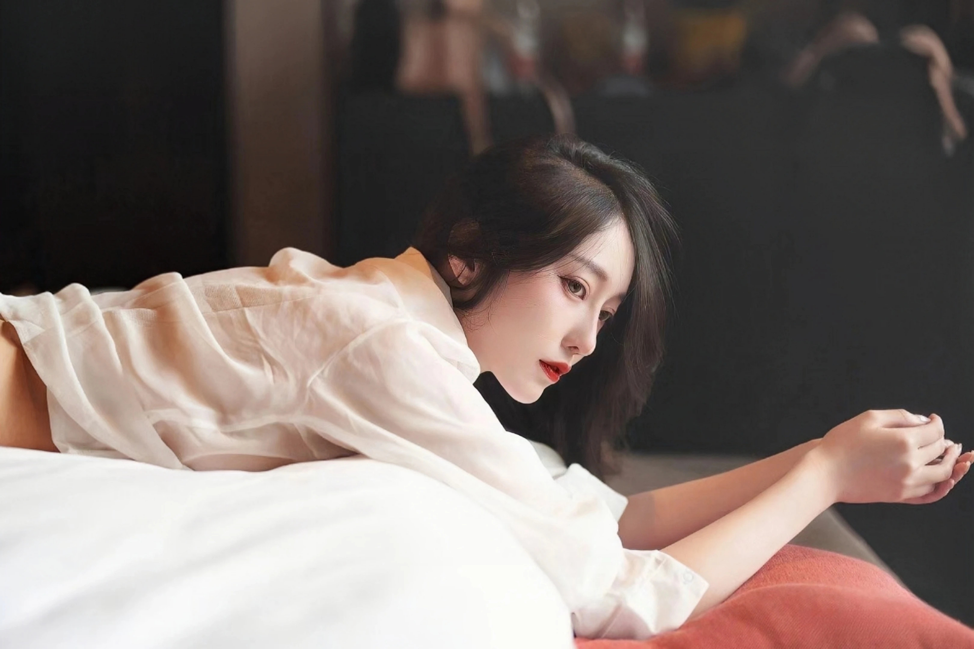 AI与人类关系探索：人类能信任AI的“三观”吗？